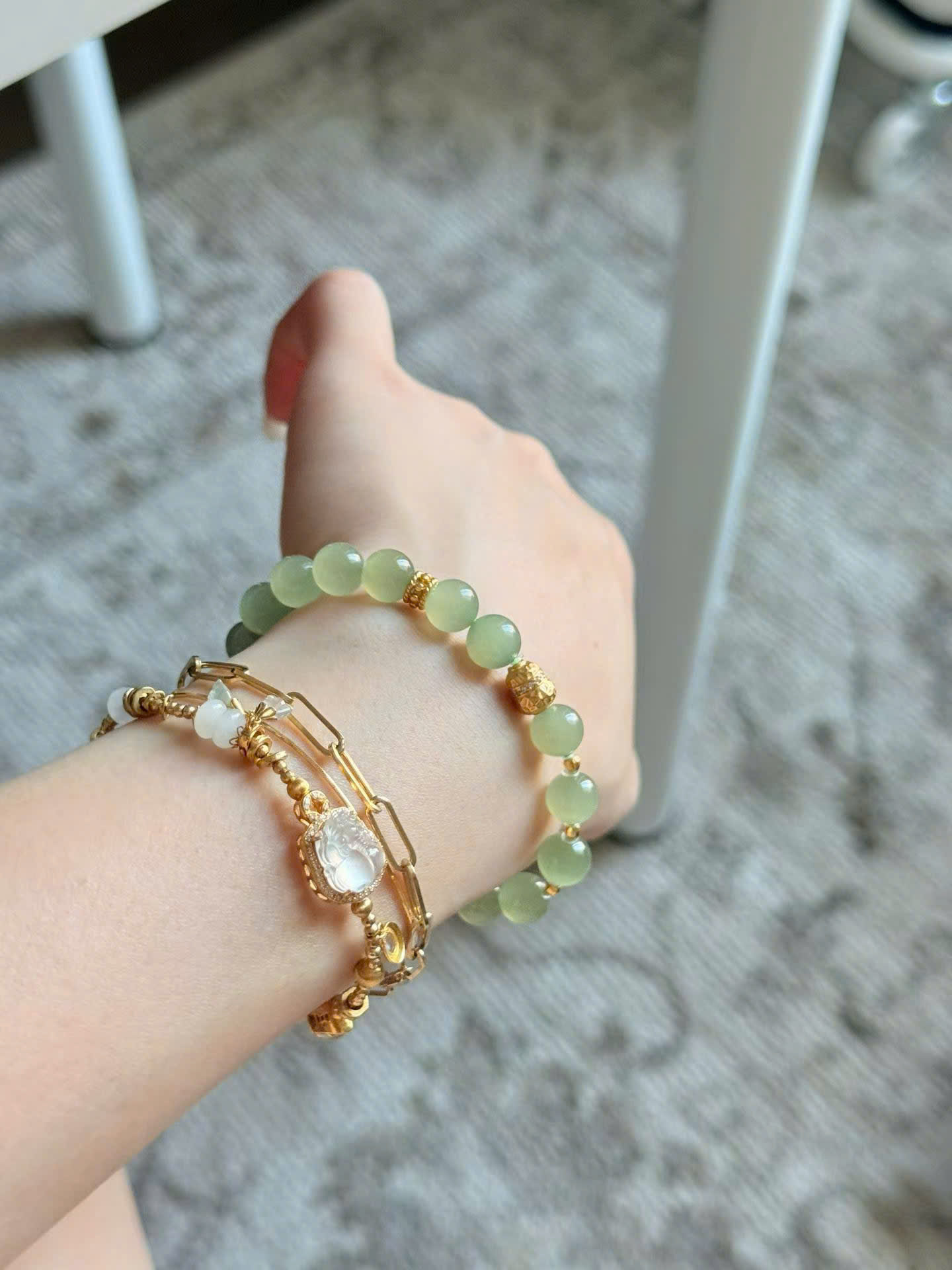 Khách đeo Chuỗi Vòng Ngọc Bích Tự Nhiên - Đá Quý Thiên Hà